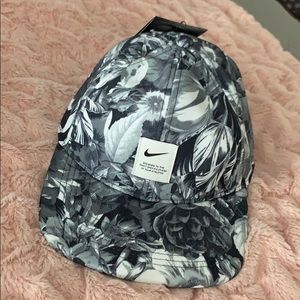 Nike. Women’s hat. NWT